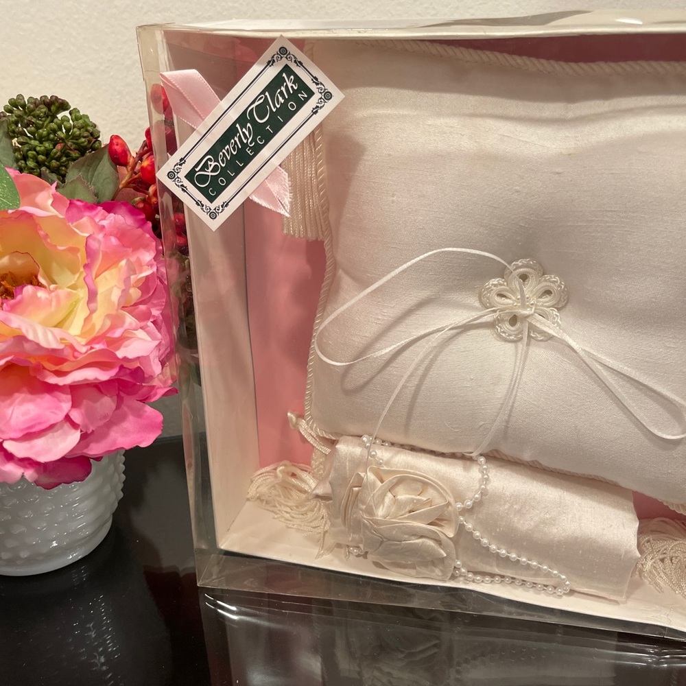 Vintage 1996 Beverly Clark Collection Wedding Ring Pillow and Money Bag.